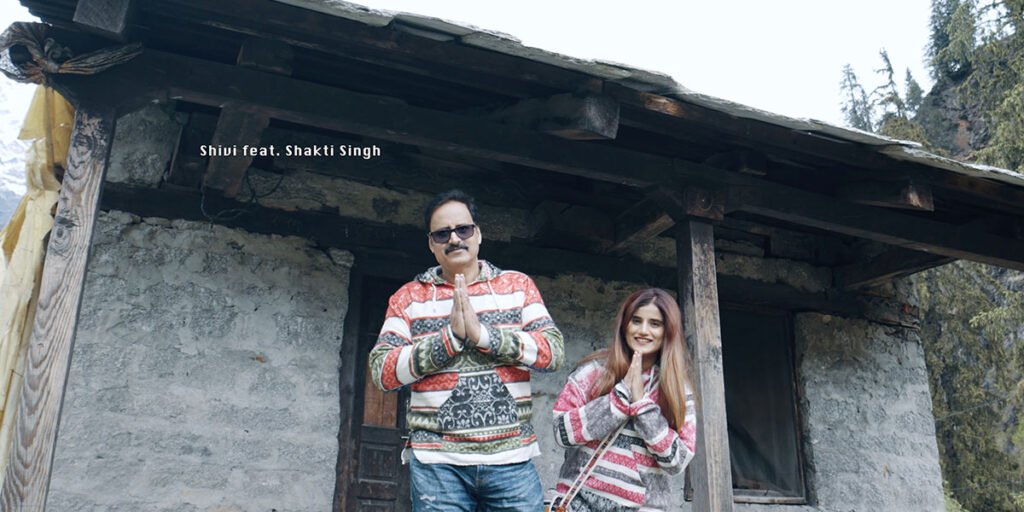 Bollywood singer Shivranjani has gifted her father a song on his birthday. Shivranjani released her first Pahari song "Mathe Jo Bindlu" under the banner of North India's famous film production "Northern Films" on her father's birthday today. After releasing the song, Shivranjani wished her father on his birthday by sending a link to it and dedicated it to his father. Shivranjani told that she has sung and filmed this song jointly with her father Shakti Singh. But father did not expect that the song would be released so soon on his birthday.
